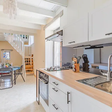 Holiday home 1 Bedroom Stunning In Avanton